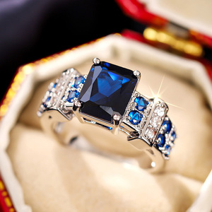 Bague Saphir Femme A004 Coupe Émeraude Géométrique en Alliage Sertie à Griffes Bijou de Fiançailles - Product Image 1