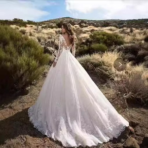European American Style Women's Long Sleeve Sweetheart Neckline Lace Ball Gown Wedding Dress White Vintage Bridal Dress - Product Image 3
