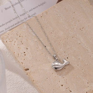 Simple lindo Animal encanto diseño de acero inoxidable 18K chapado en oro pequeño delfín colgante collar para niñas joyería regalo - Product Image 4