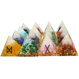 Adornos de Pirámide de Cristal con Runas Kogiya, Artesanías de Resina Epoxi, Grabado Láser, Decoración para el Hogar, Regalo DIY - Product Image 1