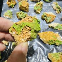 Spesimen mineral kristal piromorfit spiritual kualitas tinggi batu mentah hijau oranye kristal untuk dekorasi meditasi