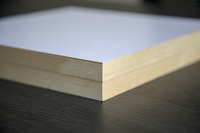 Panneau MDF mélaminé de qualité E1, finition haute brillance, toucher agréable, résistant à l'humidité, écologique, pour les rayonnages de supermarchés