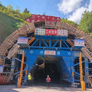 Chariot de revêtement de tunnel entièrement hydraulique de 12 m, Jumbo de coffrage pour revêtement secondaire en <span class=keywords><strong>béton</strong></span> à poutres à aiguilles pour la construction de tunnels autoroutiers - Product Image 3