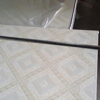 Plaques de plâtre en PVC, plaques de gypse, feuilles de marbre, plastique, vinyle, bambou, dalles de plafond acoustiques, panneaux muraux 3D à Dubaï, prix bas