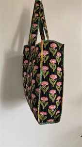 Bolso tote de algodón acolchado con estampado floral rosa, hecho a mano, para compras, viajes, bolso de hombro para mujer - Product Image 4
