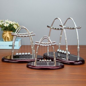 Cuna de Newton de Yu Mo, Forma de Vela Ovalada, Movimiento Perpetuo, Decoración de Escritorio de Oficina, Regalo para Promoción Empresarial, Cumpleaños, Graduación - Product Image 1