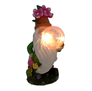 Top Grace fatto a mano nano figurina gnomo giardino con luce solare che tiene fungo scultura in resina all'aperto