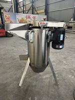 Machine industrielle de dénoyautage et de transformation en pâte pour dattes, amandes, olives, prunes et cerises