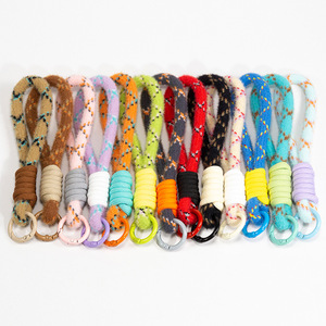 Vente en gros de dragonne en peluche tressée colorée <span class=keywords><strong>cordon</strong></span> pour téléphone <span class=keywords><strong>portable</strong></span> lanière anti-perte corde porte-clés - Product Image 6