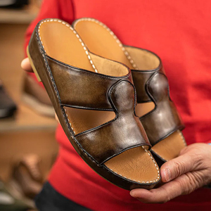 รองเท้าแตะแบบดั้งเดิมสำหรับผู้ชาย สไตล์คลาสสิก ระบายสีด้วยมือ งานฝีมือ รองเท้าแบบอ่าวอาหรับ สวมใส่สบาย หรูหรา รองเท้าแตะแบบอาหรับสำหรับผู้ชาย - Product Image 1