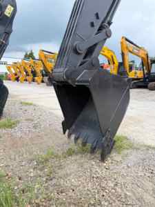 Excavatrice Volvo EC210 d'occasion, faible nombre d'heures de fonctionnement, godet de 1,1 m³, système hydraulique stable, excavatrice Volvo pour projets routiers et travaux de terrassement. - Product Image 2