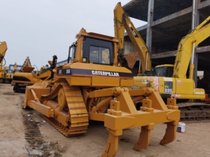 Bulldozer sur chenilles CAT D8R d'occasion, contrôle qualité strict, prix avantageux, bon état de fonctionnement, à vendre - Product Image 4