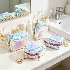 Sac cosmétique matelassé en cuir PVC souple à grande capacité pour femme, avec fermeture éclair hexagonale, poignée souple et rayures, durable - Product Image 3