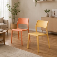Chaises de salle à manger empilables en plastique de haute qualité de style nordique pour la maison, la cuisine et les restaurants (vente en gros)