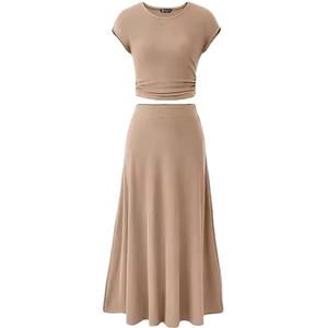 Ensemble 2 pièces tricoté décontracté personnalisable de haute qualité : haut court révélateur à manches courtes et jupe mi-longue taille haute - Product Image 1