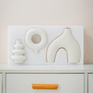 Boheemse Stijl Witte Keramische Vaas Set Van 3 Geometrisch Ontwerp Ongeglazuurde Vaas Milieuvriendelijk Donut Cirkel Rond Vaas Keramisch Decor - Product Image 5