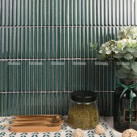 Carreaux de mosaïque décoratifs en porcelaine émaillée empilée vert foncé 15x145mm pour crédence de douche de salle de bain moderne de qualité supérieure