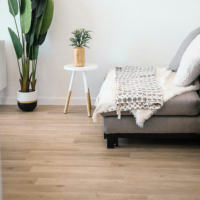 Maßgefertigter Klick-Verschluss PVC LVT Bodenbelag Holzmaserung Marmormuster Umweltfreundlich Wasserdicht Langlebig 5 Jahre Garantie