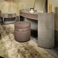 Coiffeuse de luxe moderne pour chambre et salle de bain avec structure en acier inoxydable, placage en bois naturel et miroir sur pied avec rangement