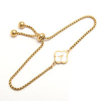Trèfle à quatre feuilles de luxe en acier inoxydable 18 carats A-Z initiale 26 lettres majuscules Bracelet pour femme