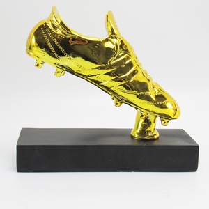Trophée de football en résine sculptée, personnalisable, pour le prix du Meilleur Butteur, souvenir pour les fans, événements sportifs, cadeau d'affaires pour les attaquant - Product Image 2