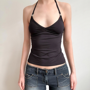 Top en maille à bretelles chic à la française avec détail métallique, coupe ajustée, col en V, sans manches, pour femmes - Product Image 5