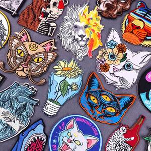 Patchs thermocollants personnalisés brodés avec motif chat, lion et fleur, conception de logo, vente en gros de patchs pour la décoration de vêtements - Product Image 1
