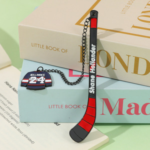 Segnalibri in lega smaltata personalizzati a tema maglia e bastone da hockey su ghiaccio, souvenir del fiero rivalismo canadese - Product Image 4