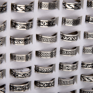 Bagues classiques en acier inoxydable pour hommes et femmes, bijoux, cadeaux, lot mixte de boîtes à bagues - Product Image 4