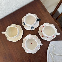 Juego de Taza y Platillo de Cerámica con Diseño de Cuentas de Estilo Elegante, Vajilla con Forma de Flor Irregular, Juego de Tazas de Cerámica con Esmalte Beige
