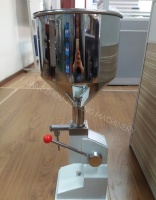 Machine de remplissage de laboratoire de remplissage manuel facile à utiliser pour le lait liquide de sauce à confiture de dents de miel