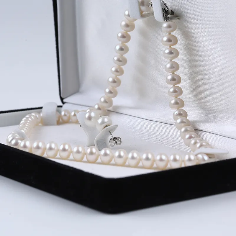 White freshwater pearl necklace&pendant set Black flannel box packaging