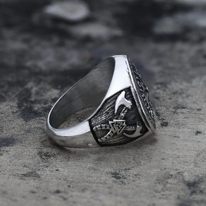 Bague vintage avec tatouage de runes viking, bague personnalisée avec boussole nordique et hache de guerre pour homme, bijoux de design tendance - Product Image 5