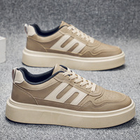 Nouvelles chaussures de planche pour hommes, chaussures décontractées à la mode et à la mode, chaussures de sport respirantes à coupe basse, semelle épaisse pour hommes augmentant la hauteur