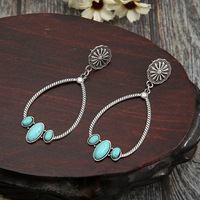 Boucles d'oreilles pendantes Western Stud Silvertone avec fausses pierres crème Style Boho Boucles d'oreilles en forme de larme turquoise estampillées à la main pour femmes
