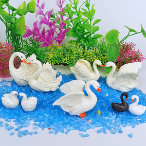 Adornos de Resina en Miniatura de Cisnes para Peceras, Rocallas, Bonsáis y Plantas Suculentas - Product Image 1