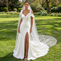Robe de mariée sirène minimaliste florale à épaules dénudées, col en V, en satin de luxe, avec traîne chapelle, personnalisable