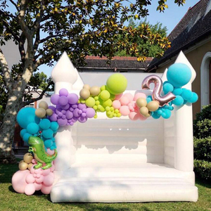 Château gonflable de mariage personnalisé blanc, certification CE, matériau PVC de 0,55 mm d'épaisseur, installation facile pour les événements festifs - Product Image 3