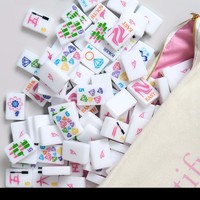 Élégant et moderne : Ensemble de tuiles de mahjong en acrylique de style cosmétique, accessoires de beauté imprimés, portable pour collection de fête féminine