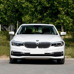 2020款宝马5系525Li豪华版左驾汽油动力中型轿车，配备真皮座椅和单天窗 - Product Image 1