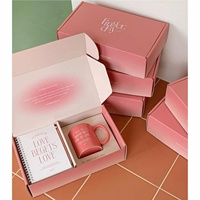 Boîte d'emballage de vêtements au design moderne personnalisé, élégant, brillant et mat, pour sac cadeau de magasin de chaussettes, gaufrage en matériaux recyclés