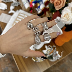 Anelli alla Moda Popolari su Instagram, Lisci e Lucidi, Placcati in <span class=keywords><strong>Oro</strong></span> 18K e <span class=keywords><strong>Argento</strong></span> 925, Senza Ossidazione, Set di Anelli in <span class=keywords><strong>Rame</strong></span> di Alta Qualità per Donne, Gioielli di Lusso - Product Image 3