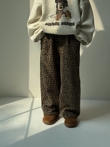 B11 <span class=keywords><strong>Pantaloni</strong></span> Larghi a Vita Elastica con Stampa Leopardata in <span class=keywords><strong>Velluto</strong></span> per Bambine Coreane, Autunno Inverno 2025, Casual e Versatili - Product Image 1