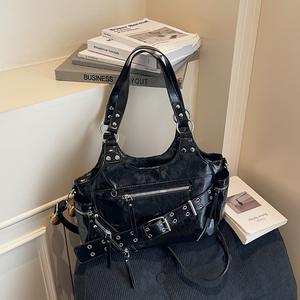 Sac à bandoulière souple pour femme, style Y2K, avec rivets, chaînes personnalisées, multiples poches, rétro, style 'Spicy Girl', avec œillets et ceinture - Product Image 4