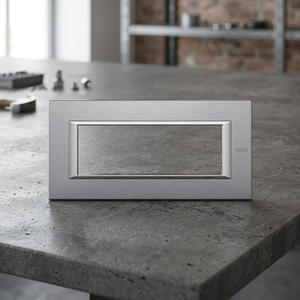 Plaque rectangulaire Axolute HA4806AZ par BTICINO pour 6 modules MERCURY Fabrication de tôles métalliques Fabriqué en Italie - Product Image 2