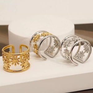 Trendiges Hohles Blumen-Schmuckset aus Edelstahl Silber/<span class=keywords><strong>Gold</strong></span> Plattiert Offener Ring Armreif Hypoallergen Hochzeitsmode - Product Image 1