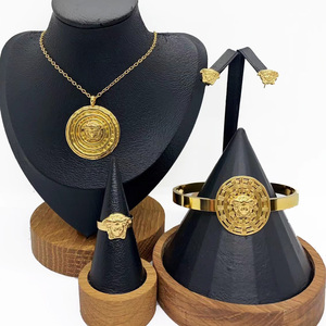 Juego de Joyería <span class=keywords><strong>Medusa</strong></span> con Diseño de Serpiente en Acero Inoxidable Chapado en Oro de 18K, con Collar, Aretes, Anillo y Brazalete para Mujer, Ideal para Fiestas y Eventos - Product Image 1