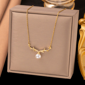 Conjunto de Collares Minimalistas Chapados en Oro con Colgantes de Corazón, Chile y Sol para Mujer, Uso Diario - Product Image 5