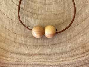 สร้อยคอไม้ทำมือจากลูกปัดไม้ธรรมชาติคุณภาพพรีเมียม ออกแบบมาสำหรับผู้ชาย ผู้หญิง และสวมใส่แฟชั่นในชีวิตประจำวัน - Product Image 6