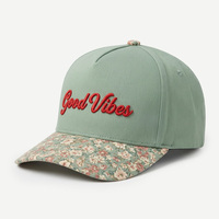 Casquette de baseball personnalisée en coton à 5 panneaux, avec logo brodé 3D vert sauge, lettres script et visière imprimée florale bicolore – Vente en gros